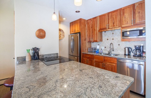 Dillon Condo | Amphitheater | Hot Tub–Pool, Lake, 3BR