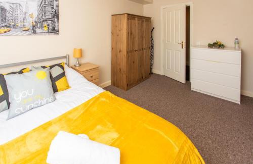 Warrington Apartment | Ample Comforts, Centrally Located, Town Centre