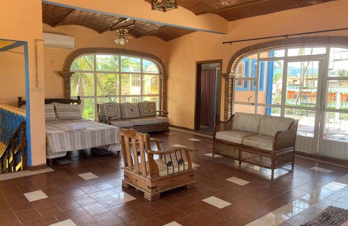 La Penita de Jaltemba House | Amplia casa de 6 cuartos, alberca, aire acondicionado, y WiFi.