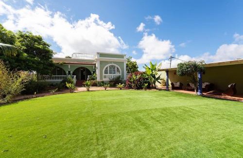 Tafira Villa | Amplia Villa de lujo con piscina climatizada