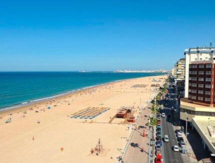 Cadiz Apartment | Amplio apartamento junto a la Playa Victoria