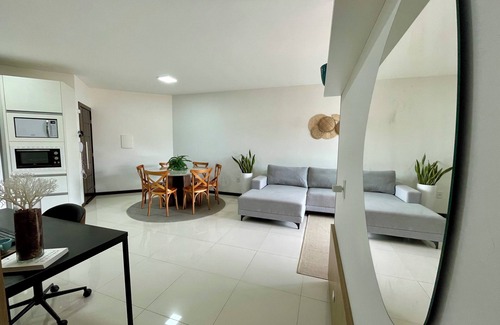 Ingleses Centro Apartment | Amplo Ap 3min do Mar e Piscina incrível
