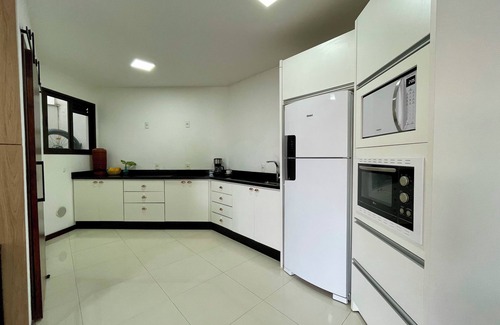 Ingleses Centro Apartment | Amplo Ap 3min do Mar e Piscina incrível