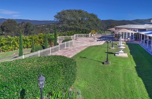Draper House | Amrata Estate: Retreat Unite Wed Celebrate Party in Style!