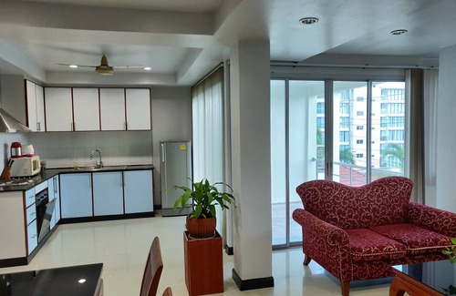 Pratumnak Hill Hotel | Amstellux Apartments