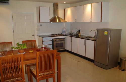 Pratumnak Hill Hotel | Amstellux Apartments
