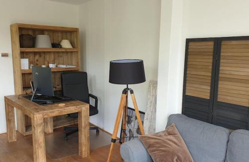 De Weteringschans Apartment | Amsterdam - Bright, canal-side, central, renovated 1BR