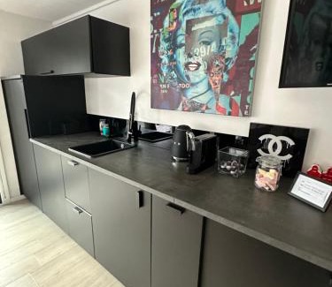 De Weteringschans Bed & Breakfast | Amsterdam-Houseboat-Amstel