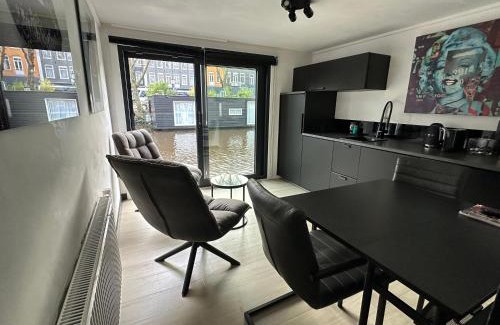 De Weteringschans Bed & Breakfast | Amsterdam-Houseboat-Amstel