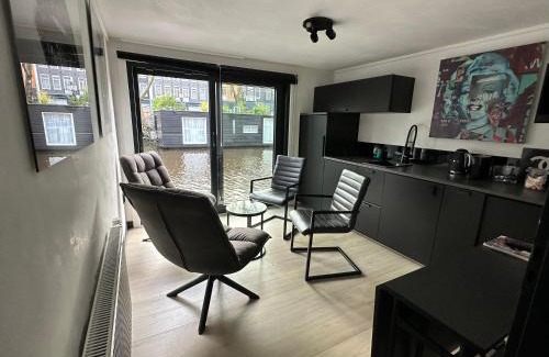 De Weteringschans Bed & Breakfast | Amsterdam-Houseboat-Amstel