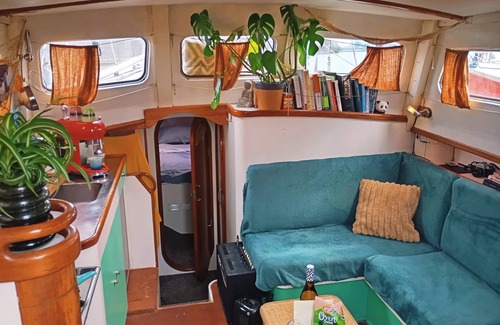 Amsterdam North Boat Rental | Amsterdam Sailboat Retreat