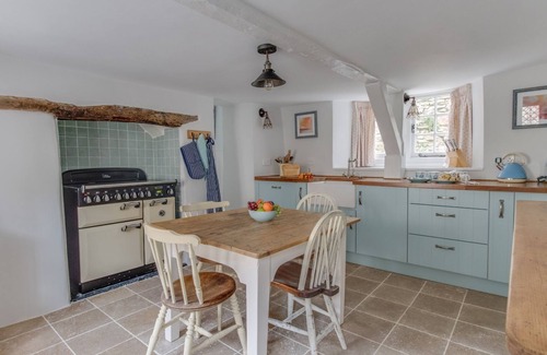 West Lulworth Cottage | AMY COTTAGE, pet friendly, character holiday cottage in West Lulworth