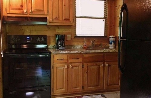 Clarkesville Cabin | Amy's Creek 2 - Dog Friendly Cabin with Creekside Views and Hot Tub