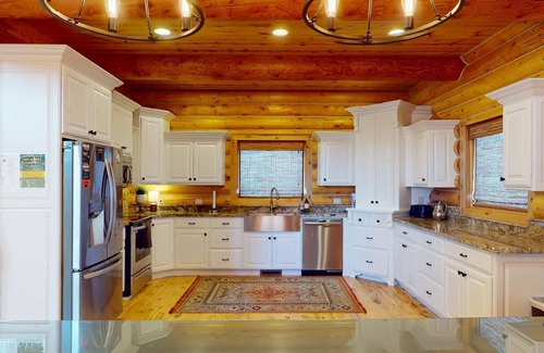 Island Park Cabin | Amy's Longhorn Lodge* Very Close to IP Reservoir, Wifi, AC, 5Br, 3.5Ba