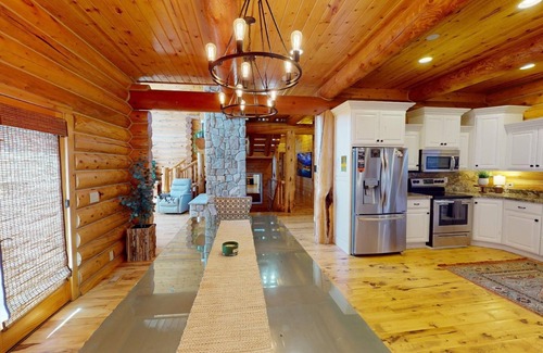 Island Park Cabin | Amy's Longhorn Lodge* Very Close to IP Reservoir, Wifi, AC, 5Br, 3.5Ba