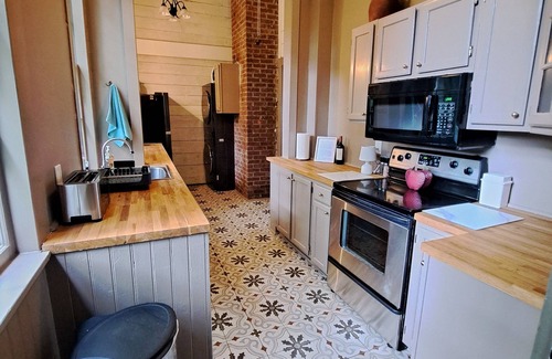 Cooperstown House | Amy's Schoolhouse -6 bedroom, minutes to Dreams Park and Cooperstown Center