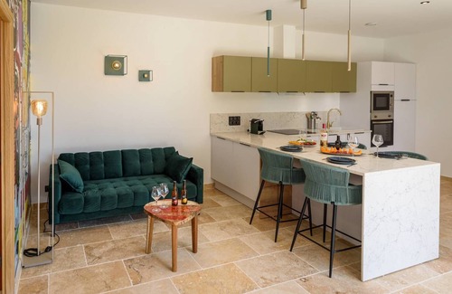 Puyloubier House | An apartment with a garden, a terrace and a Jacuzzi in a vineyard estate – Sleeps 4