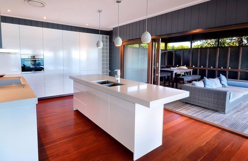 Amity Point House | An Awe-Inspiring Waterfront Retreat