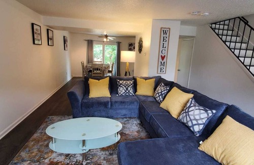 South Side House | An Elegant, Cozy and Charming Townhouse