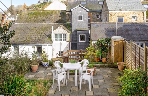 Polruan Cottage | An enchanting cottage within walking distance of the harbour with coastal views.