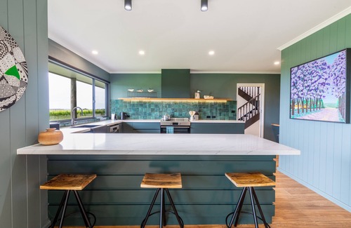 Mannerim House | An Entertainers dream at an award winning winery's vineyard and Olive Grove.