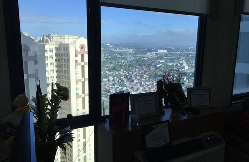 Bagumbayan Condo | An entire and cozy 1 bedroom condo with an awesome view! Massage chair.