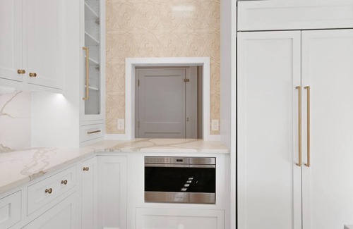 Stone Harbor House | An exceptional new property. Set in one of the most sought after and secluded neighborhoods and yet close to downtown Stone Harbor