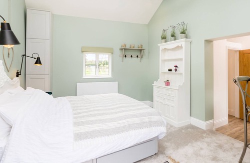 Deerhurst House | An idylic countryside getaway, with Swimming Pool, Jacuzzi and Sauna!