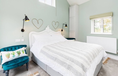 Deerhurst House | An idylic countryside getaway, with Swimming Pool, Jacuzzi and Sauna!