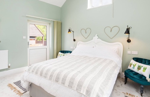 Deerhurst House | An idylic countryside getaway, with Swimming Pool, Jacuzzi and Sauna!