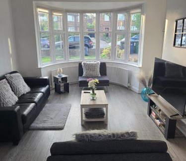 Finchley House | An inviting, spacious and bright 3 bed house