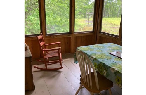 Waldoboro Cabin | An off-grid comfy cabin in a quiet corner of a midcoast organic farm