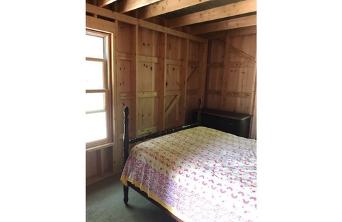 Waldoboro Cabin | An off-grid comfy cabin in a quiet corner of a midcoast organic farm