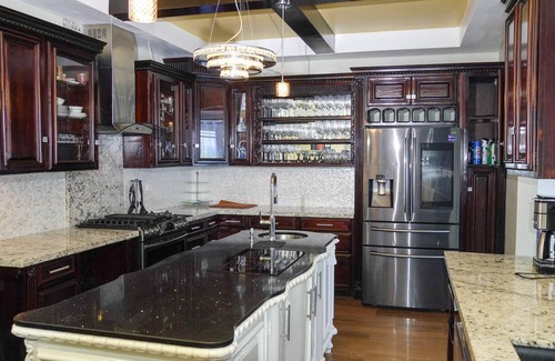 Discovery Bay Villa | An Ultra-Luxurious Resort Style Ocean View Villa. Optional Yacht, Fully Staffed!