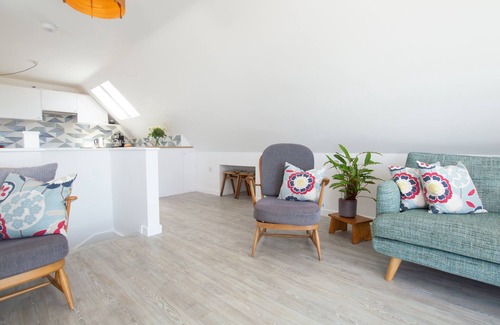 Porthtowan House | An ‘up-side down’ holiday home just 15 minutes’ walk to a golden, sandy beach.