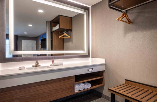 Anaheim Resort Hotel | Anaheim Camelot Inn & Suites