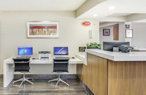Anaheim Resort Hotel | Anaheim Desert Inn & Suites