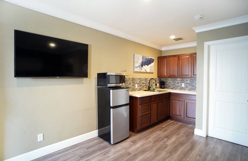 Northwest Anaheim Hotel | Anaheim Executive Inn & Suites