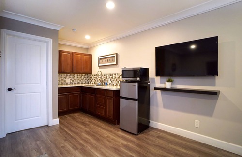 Northwest Anaheim Hotel | Anaheim Executive Inn & Suites