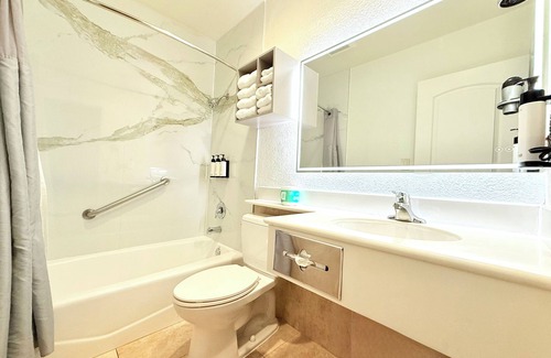Anaheim Resort Hotel | Anaheim Islander Inn and Suites