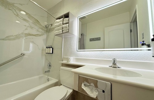 Anaheim Resort Hotel | Anaheim Islander Inn and Suites