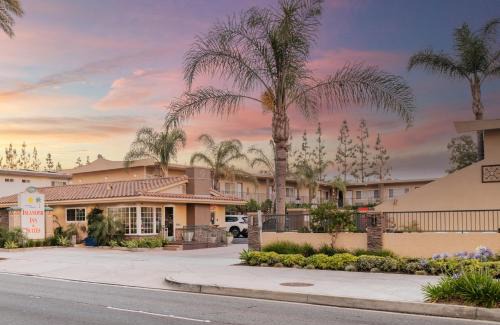 Anaheim Resort Hotel | Anaheim Islander Inn and suites near Park and Convention center