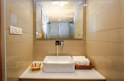 Manali Hotel | Anand Vardhan Resorts