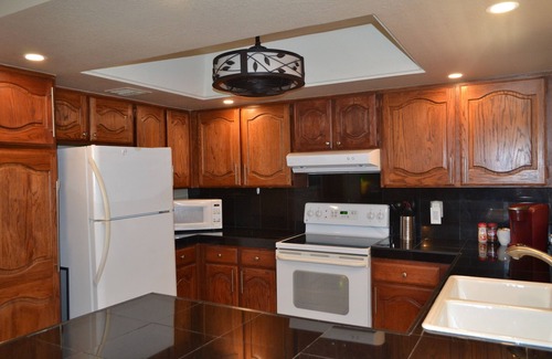 Paradise Valley Village Condo | Anasazi Village - Beautiful Setting-Dining, Shopping, Peaceful