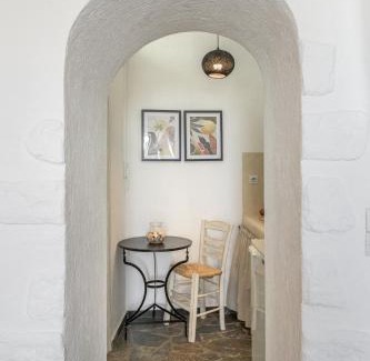 Milos Apartment | Anastasia's Triovasalos