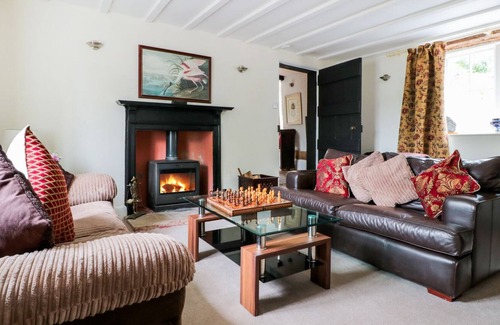 Ross-on-Wye Cottage | ANCHOR & CAN, pet friendly, with a garden in Hole-In-The-Wall.