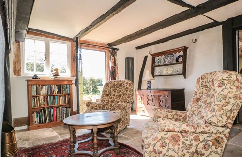 Ross-on-Wye Cottage | ANCHOR & CAN, pet friendly, with a garden in Hole-In-The-Wall.