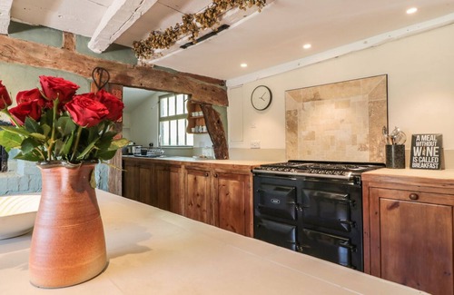 Ross-on-Wye Cottage | ANCHOR & CAN, pet friendly, with a garden in Hole-In-The-Wall.