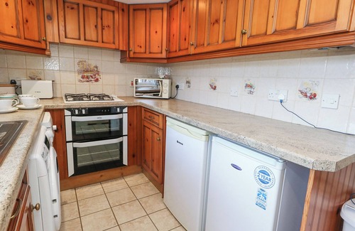 Southwell Cottage | ANCHOR COTTAGE, pet friendly, with a garden in Weston, Portland