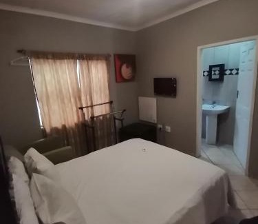 Greater Johannesburg Metropolitan Area Hotel | ANCHOR GUEST LODGE